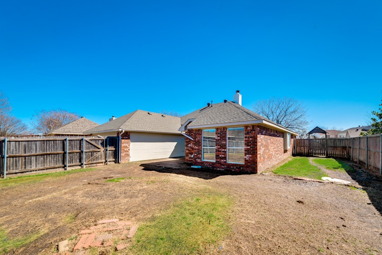Photo 6 of 28 - 2705 Granite Ave, Sachse, TX 75048