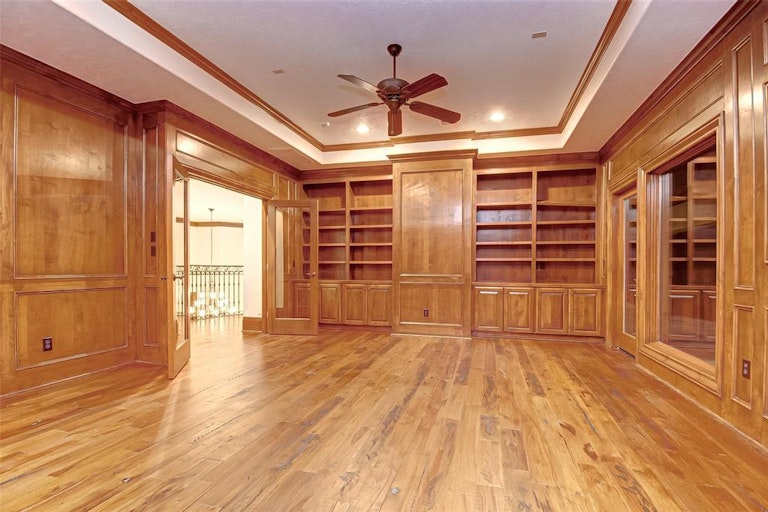 Photo 16 of 23 - 35 Grand Regency Cir, Spring, TX 77382