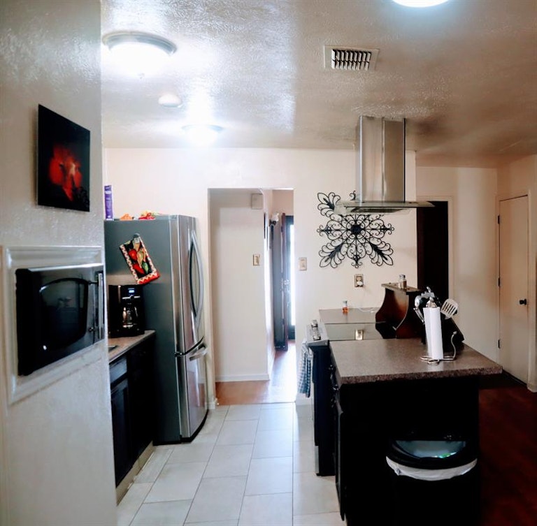 Photo 10 of 28 - 4921 California Trl, Grand Prairie, TX 75052