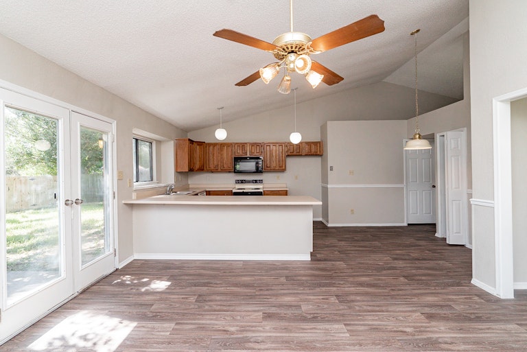 Photo 10 of 23 - 507 Redbud Dr, Forney, TX 75126