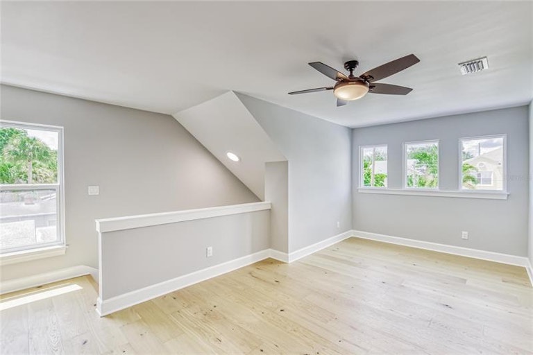 Photo 39 of 62 - 3108 W Cherokee Ave, Tampa, FL 33611
