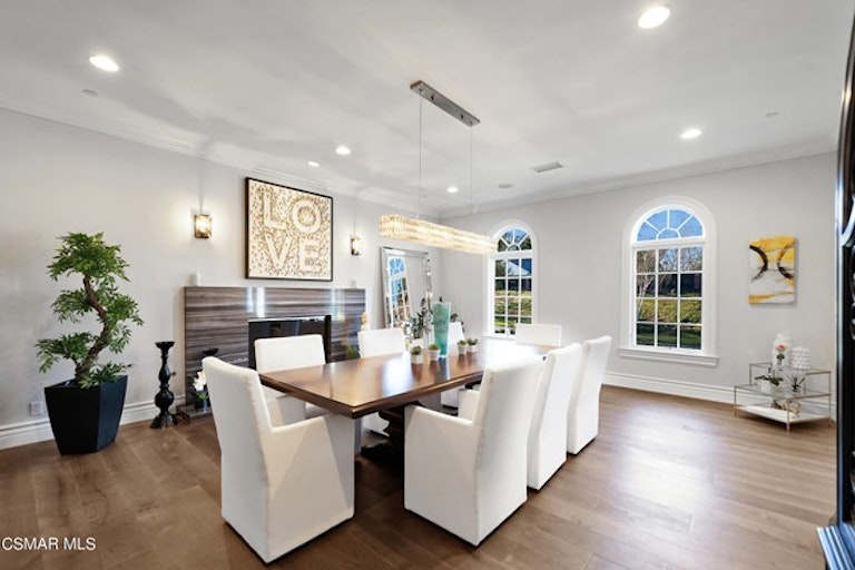 Photo 9 of 80 - 208 W Stafford Rd, Thousand Oaks, CA 91361