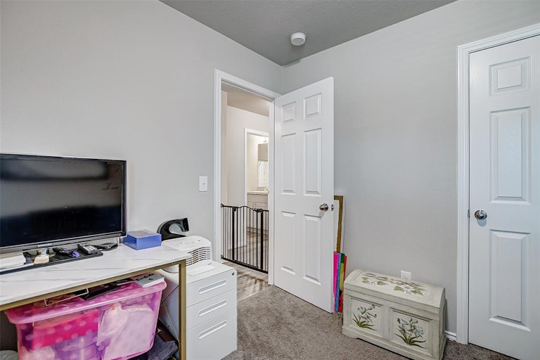Photo 14 of 42 - 23330 Dovetail Colony Ct, Katy, TX 77493