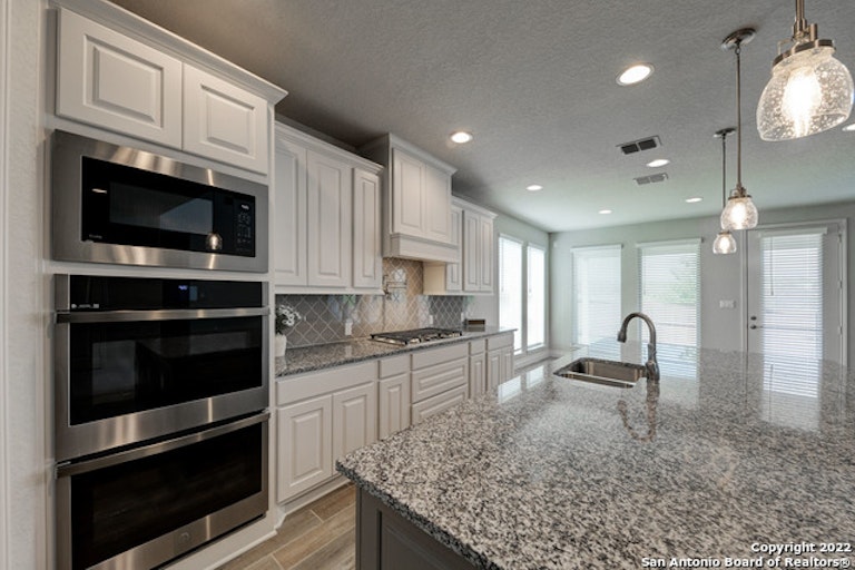 Photo 12 of 40 - 5389 Hartley Sq, Schertz, TX 78108