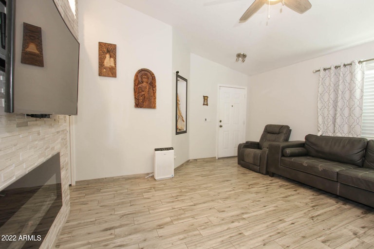 Photo 27 of 44 - 3048 W Zachary Dr, Phoenix, AZ 85027