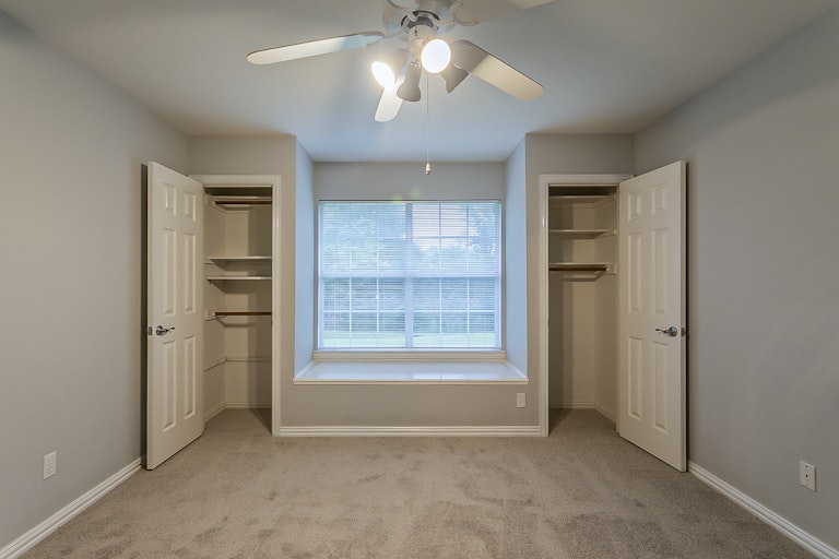 Photo 20 of 28 - 124 Hummingbird Ln, Justin, TX 76247