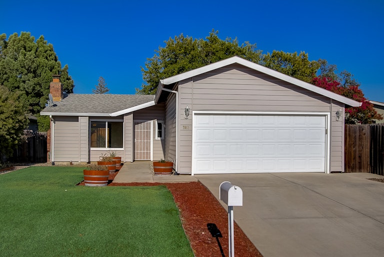 Photo 11 of 30 - 7863 Deer Creek Dr, Sacramento, CA 95823