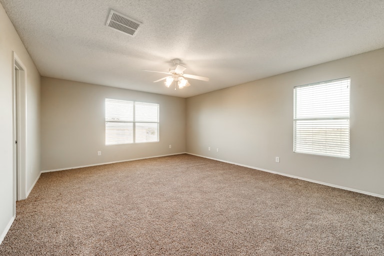 Photo 4 of 23 - 3332 Tobago Rd, Fort Worth, TX 76123