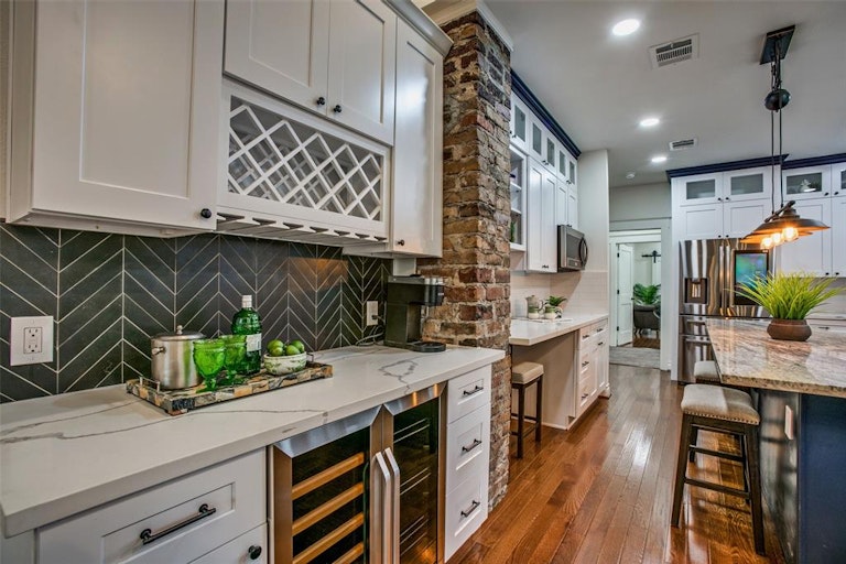 Photo 16 of 38 - 724 W Melwood St, Houston, TX 77009