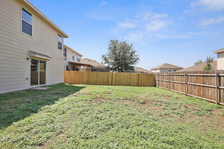 Photo 8 of 36 - 8517 Hawkview Dr, Fort Worth, TX 76179