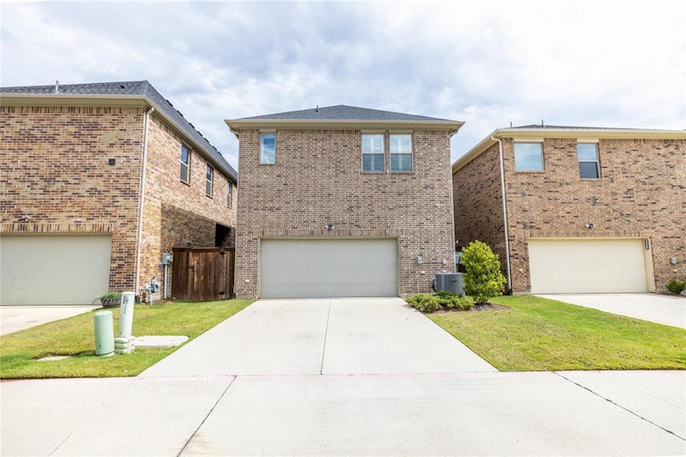 Photo 18 of 30 - 1503 English Blue Ln, Arlington, TX 76005