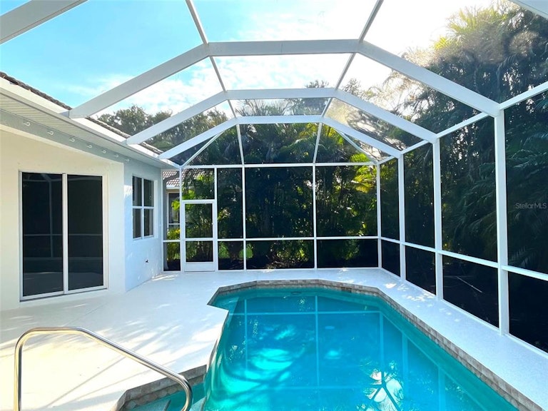 Photo 9 of 22 - 828 Placid Lake Dr, Osprey, FL 34229