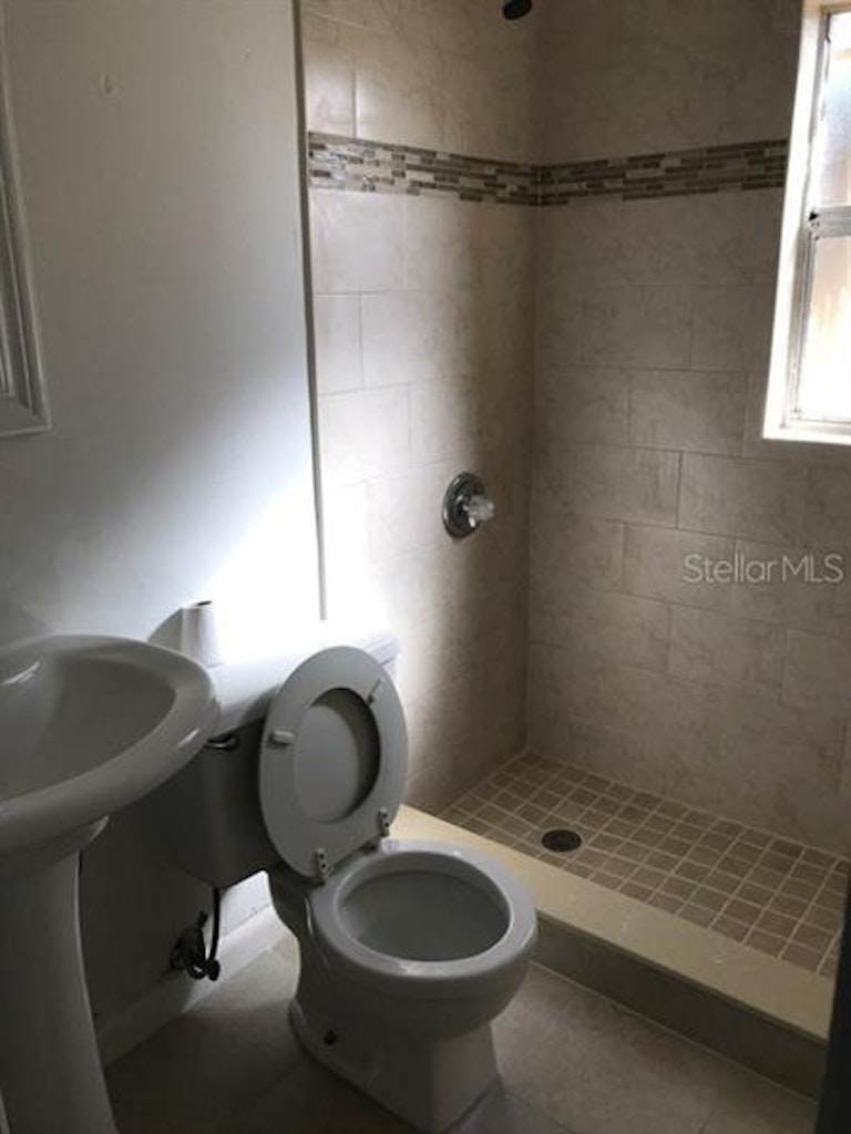 Photo 3 of 14 - 3416 E Mohawk Ave, Tampa, FL 33610
