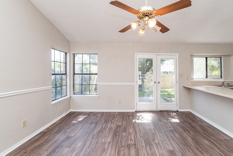 Photo 9 of 23 - 507 Redbud Dr, Forney, TX 75126
