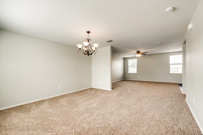 Photo 3 of 26 - 9212 Troy Dr, Fort Worth, TX 76123