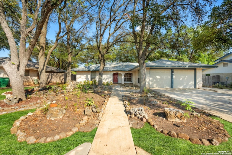 Photo 2 of 27 - 3538 Pinebluff Dr, San Antonio, TX 78230