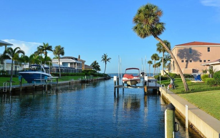 Photo 21 of 22 - 571 Putting Green Ln, Longboat Key, FL 34228