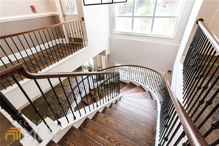 Photo 2 of 37 - 560 Dutch Valley Rd NE #2212, Atlanta, GA 30324