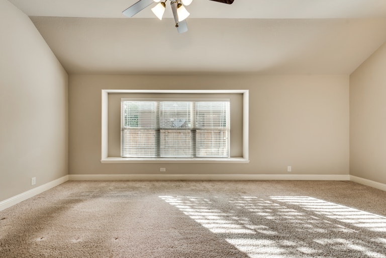 Photo 16 of 37 - 1129 Longhorn Dr, Aubrey, TX 76227