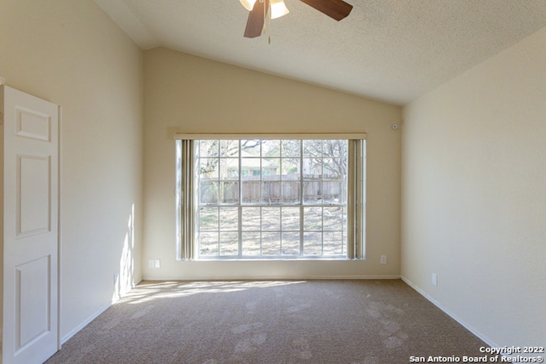 Photo 12 of 22 - 8622 Silent Oaks, San Antonio, TX 78250