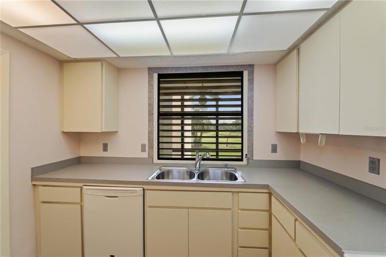 Photo 25 of 41 - 3518 Richwood Link #52, Sarasota, FL 34235
