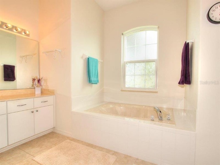 Photo 14 of 25 - 5561 Squires Dr, Leesburg, FL 34748