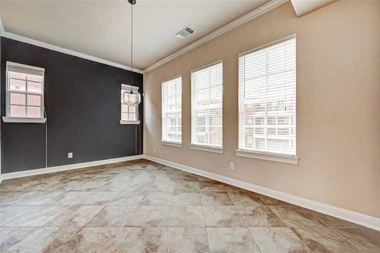 Photo 18 of 38 - 2 Olmstead Row, Spring, TX 77380