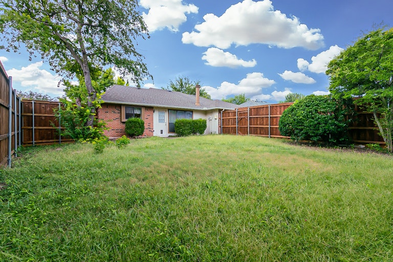 Photo 23 of 23 - 825 Shannon Dr, Plano, TX 75025