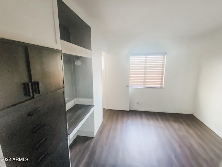Photo 14 of 30 - 2440 E Valley View Dr, Phoenix, AZ 85042