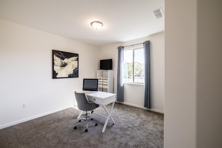 Photo 8 of 28 - 9245 Thimbleberry Dr, Sacramento, CA 95829