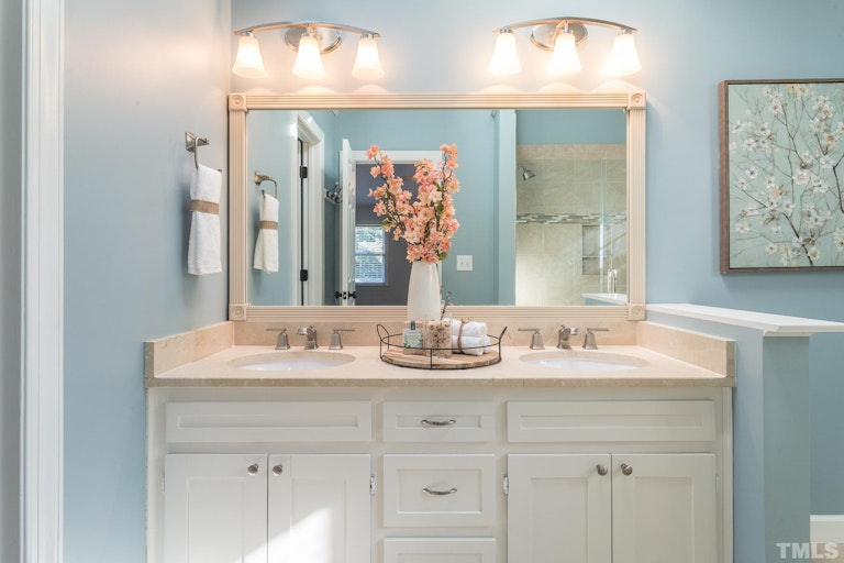 Photo 12 of 17 - 7400 Tall Oaks Ct, Raleigh, NC 27613