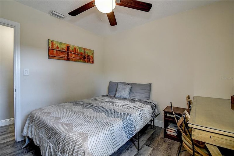 Photo 18 of 25 - 1625 Madrid Dr, Largo, FL 33778