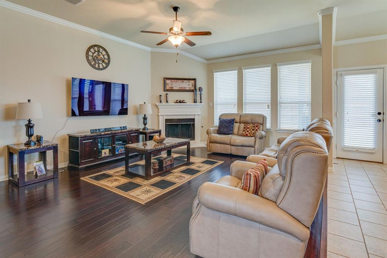 Photo 14 of 40 - 1508 Fallingwater Trl, Haslet, TX 76052