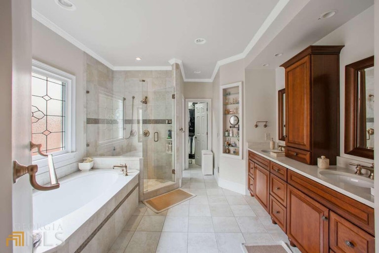 Photo 30 of 55 - 3725 Harts Pl, Atlanta, GA 30341