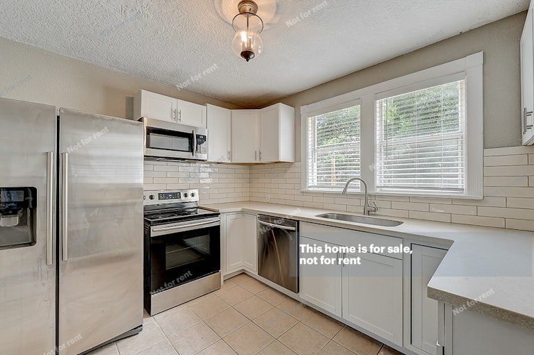 Photo 18 of 28 - 2408 Ridgewood Rd, Jacksonville, FL 32207
