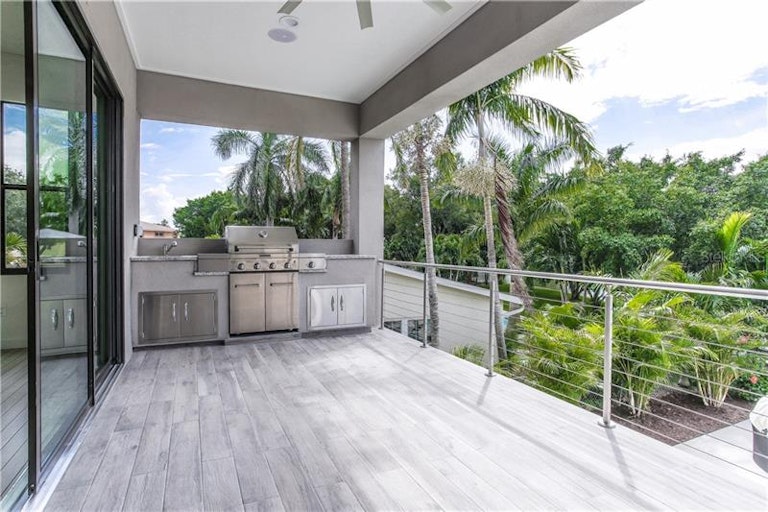 Photo 21 of 25 - 1914 Arrowhead Dr NE, Saint Petersburg, FL 33703