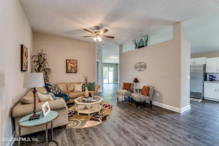 Photo 5 of 44 - 3875 Falcon Crest Dr, Green Cove Springs, FL 32043