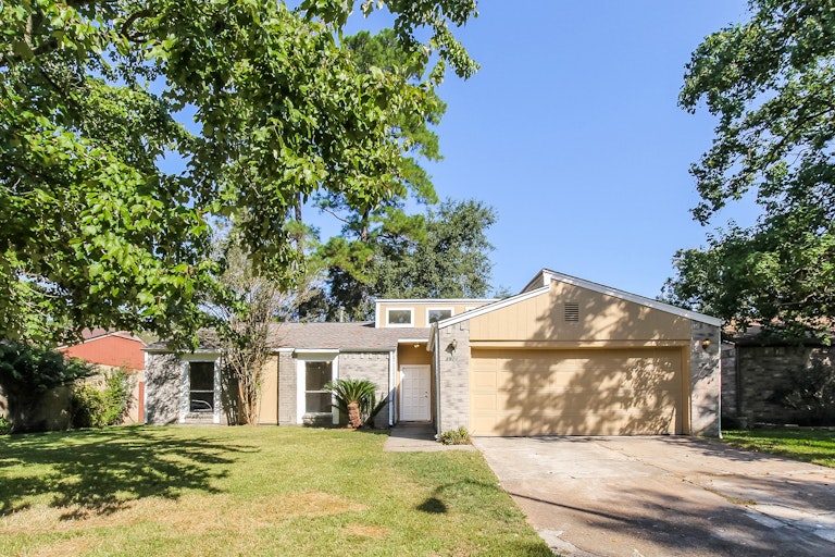 Photo 1 of 25 - 3911 Adonis Dr, Spring, TX 77373
