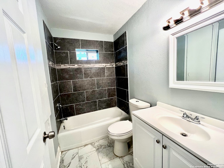 Photo 15 of 23 - 3946 Southport Dr, San Antonio, TX 78223