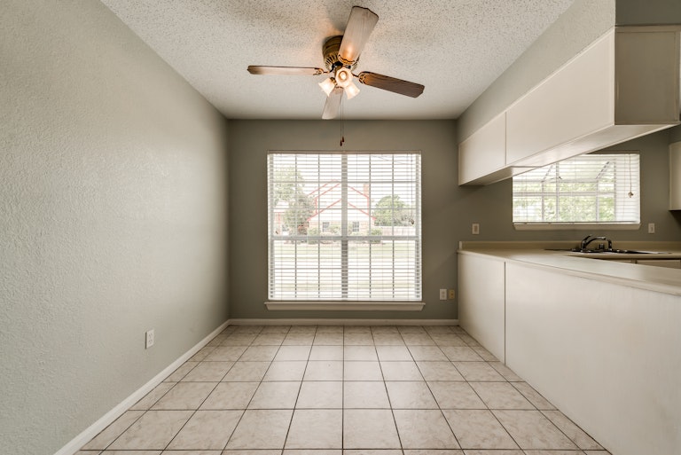 Photo 11 of 25 - 3910 Martha Ln, Rowlett, TX 75088
