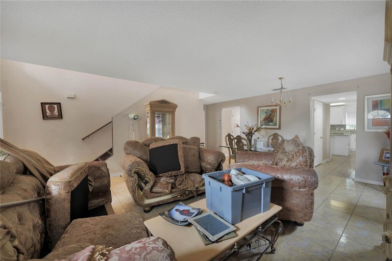 Photo 6 of 34 - 1975 Alambra Cir, Apopka, FL 32703