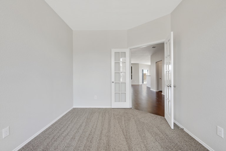 Photo 9 of 38 - 4909 Blue Top Dr, Fort Worth, TX 76179