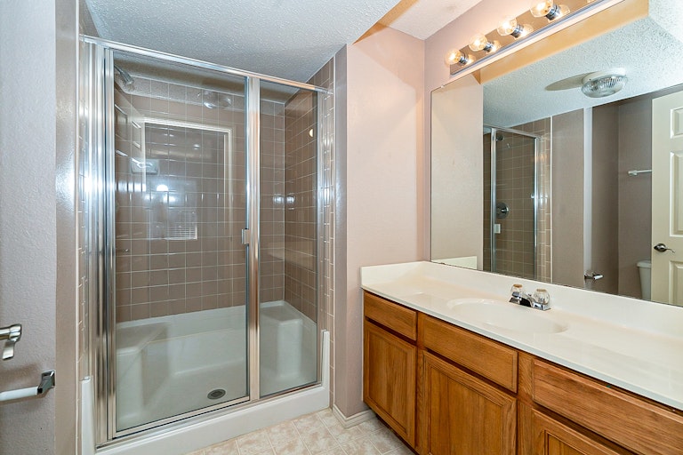 Photo 19 of 25 - 10252 Dawson Trl, Fort Worth, TX 76108