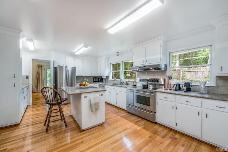 Photo 5 of 30 - 2640 University Dr, Durham, NC 27707