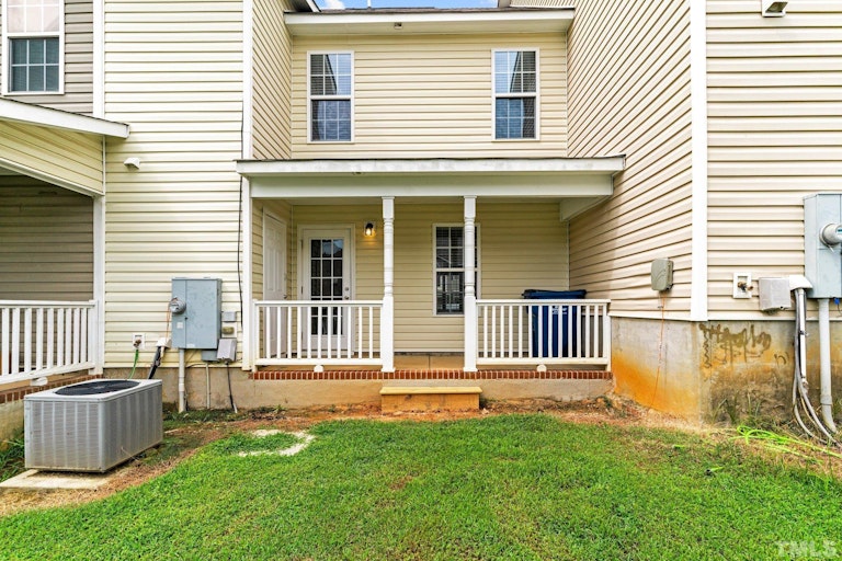 Photo 7 of 46 - 313 Whitehall Ct, Clayton, NC 27520