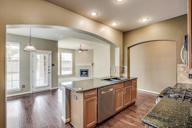 Photo 1 of 31 - 2441 Deerwood Dr, Little Elm, TX 75068
