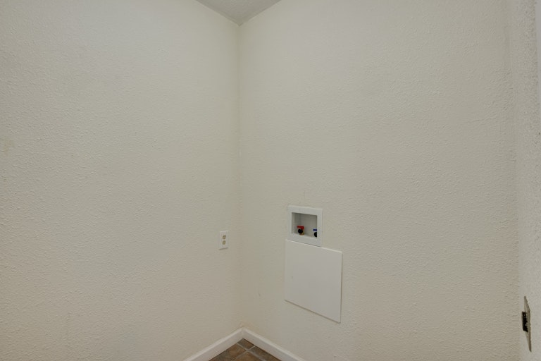 Photo 18 of 32 - 207 Cherrybark Dr, Coppell, TX 75019