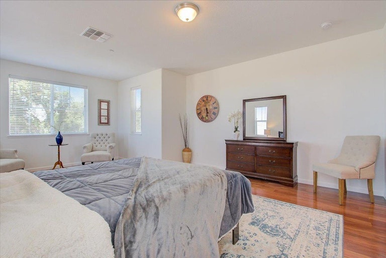 Photo 19 of 43 - 10082 Mud Hen Way, Elk Grove, CA 95757