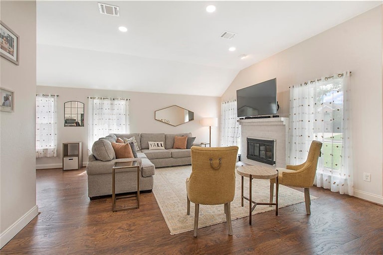 Photo 7 of 32 - 12 Monterey Dr, Roanoke, TX 76262