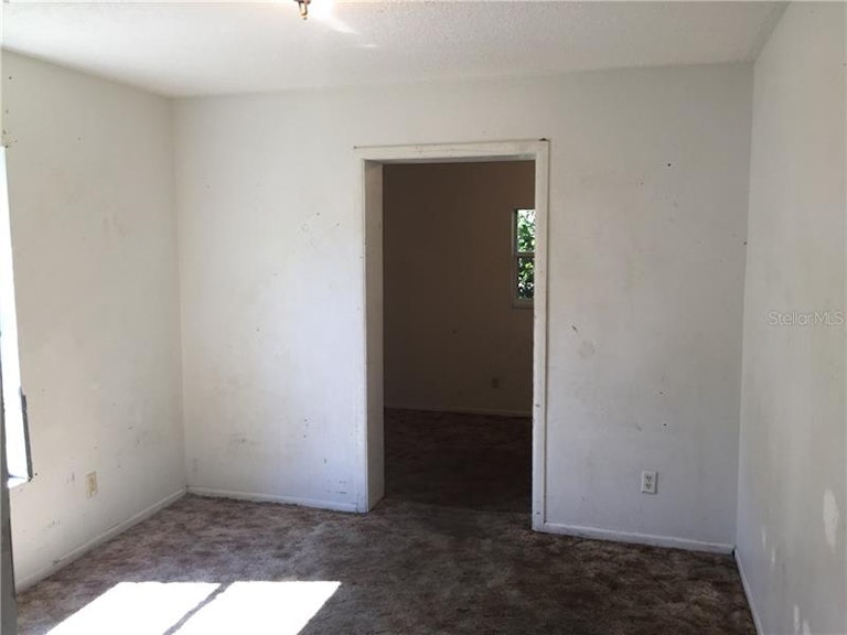 Photo 9 of 24 - 1040 31st St E, Palmetto, FL 34221